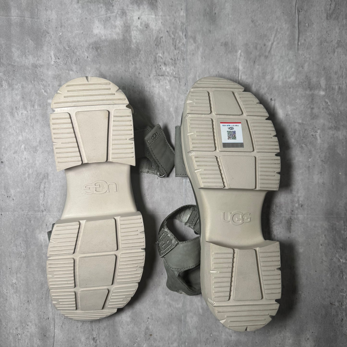 UGG “Ashton” Ankle Sandal – Olive Green, Size 9, Chunky & Chic