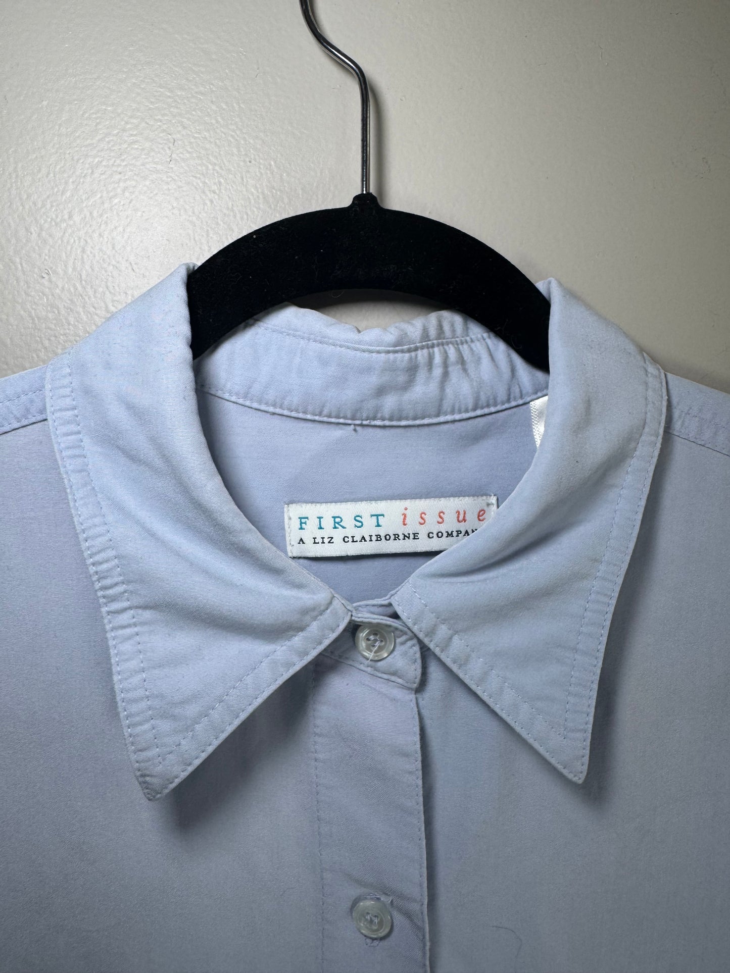 First Issue by Liz Claiborne Light Blue Button-Up Shirt – Size M